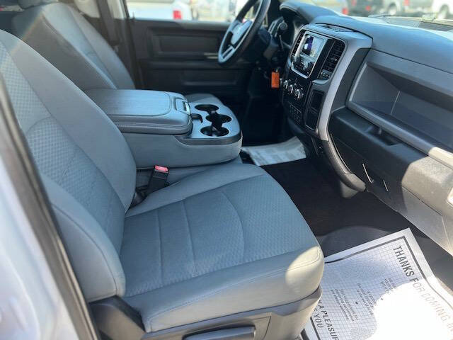 Used 2014 RAM 3500 Tradesman w/ Chrome Appearance Group AWD/4WD image 12
