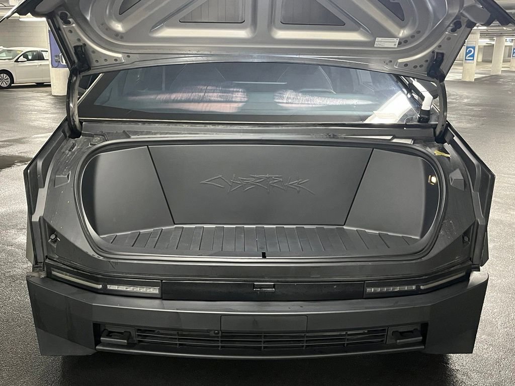 Used 2025 Tesla Cybertruck AWD Crew Cab image 31