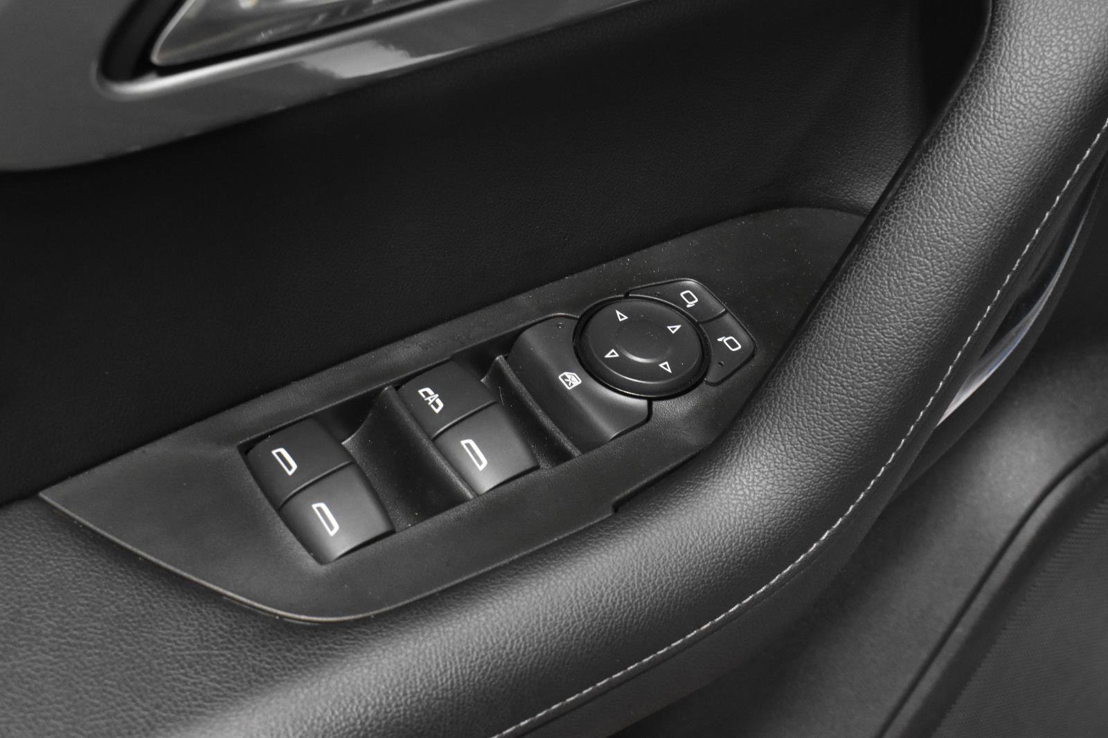 Used 2020 Chevrolet Blazer LT image 11