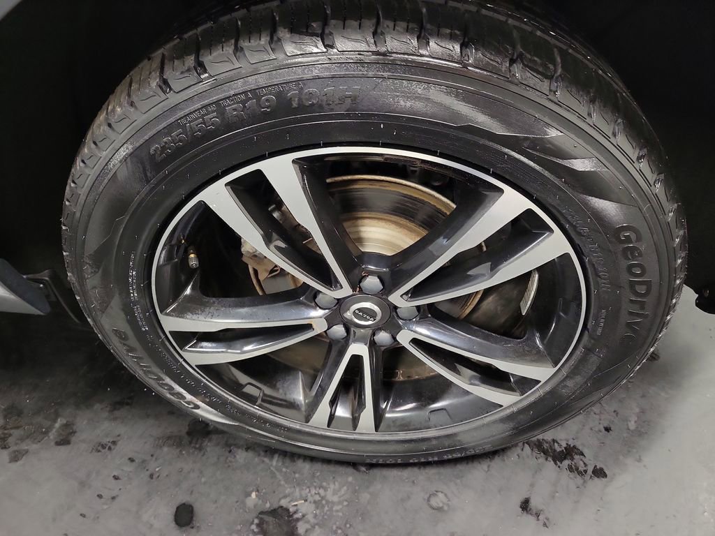 Used 2019 Volvo XC60 T5 Momentum w/ Premium Package image 11