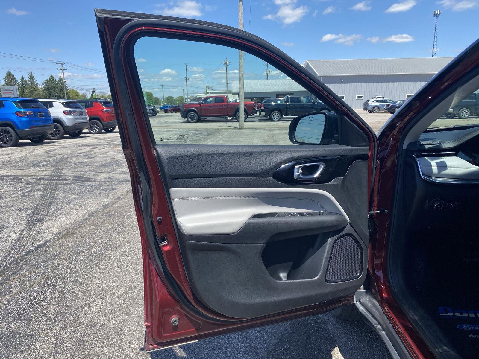 Used 2022 Jeep Compass Limited AWD/4WD image 12