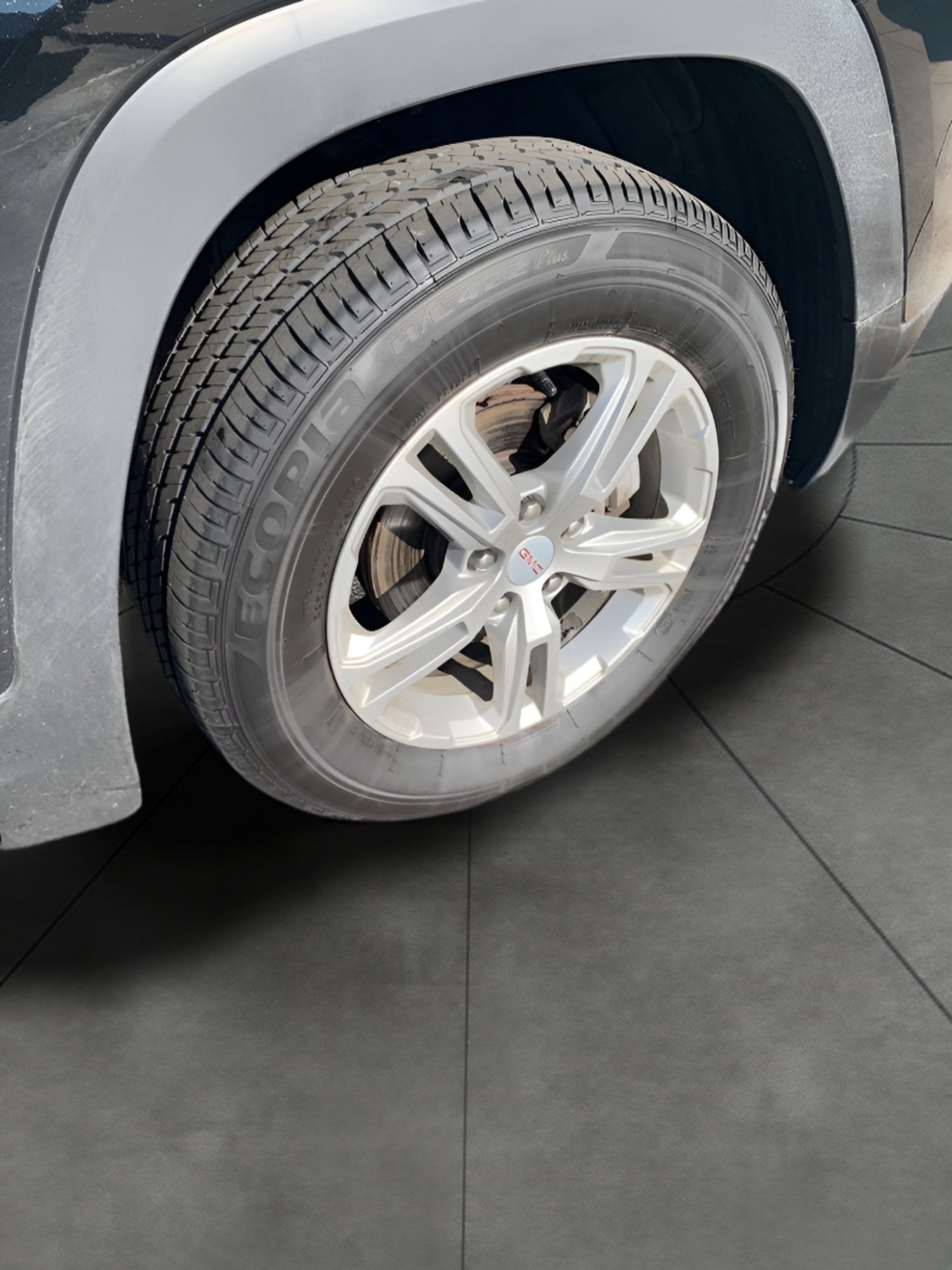 Used 2023 GMC Terrain SLE w/ Driver Convenience Package image 26