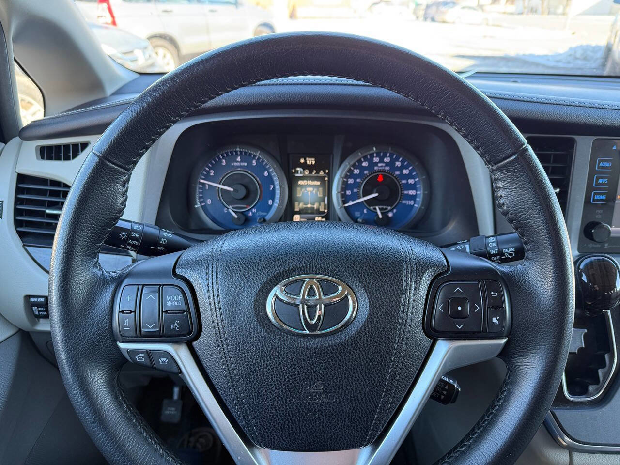 Used 2015 Toyota Sienna XLE Premium AWD/4WD image 96