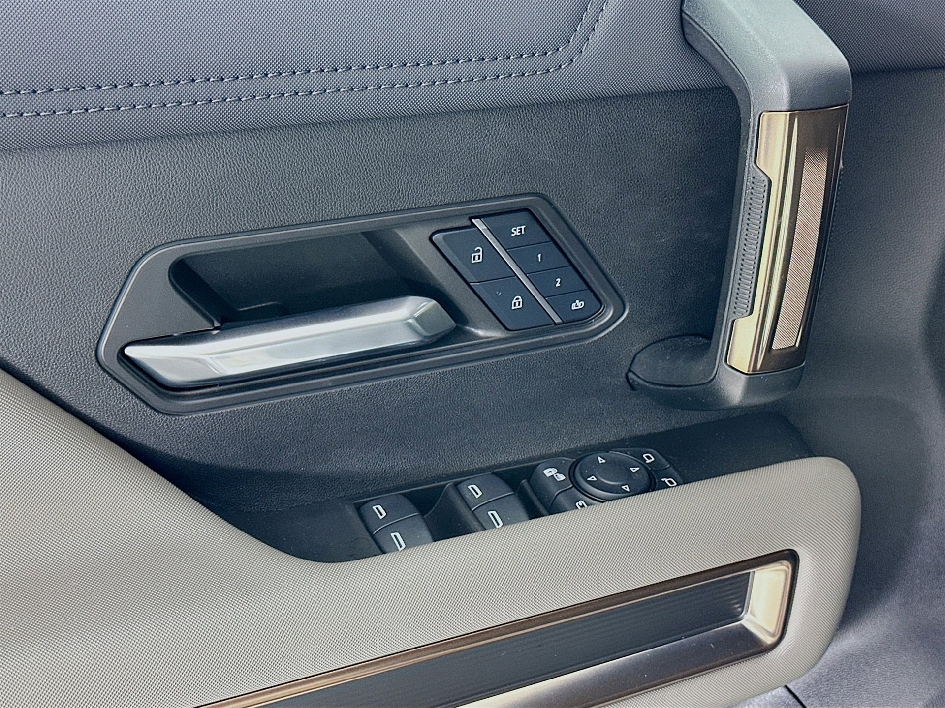 Used 2025 GMC Hummer EV 2X w/ LPO, Sport Package image 19