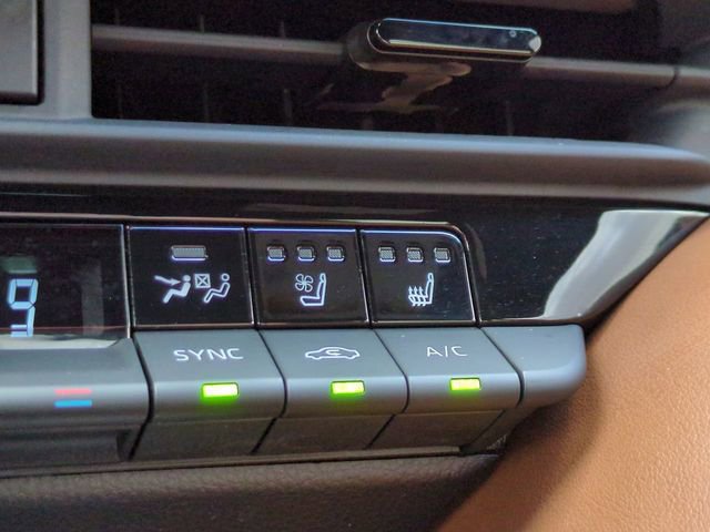 Used 2025 Toyota Crown Signia image 25