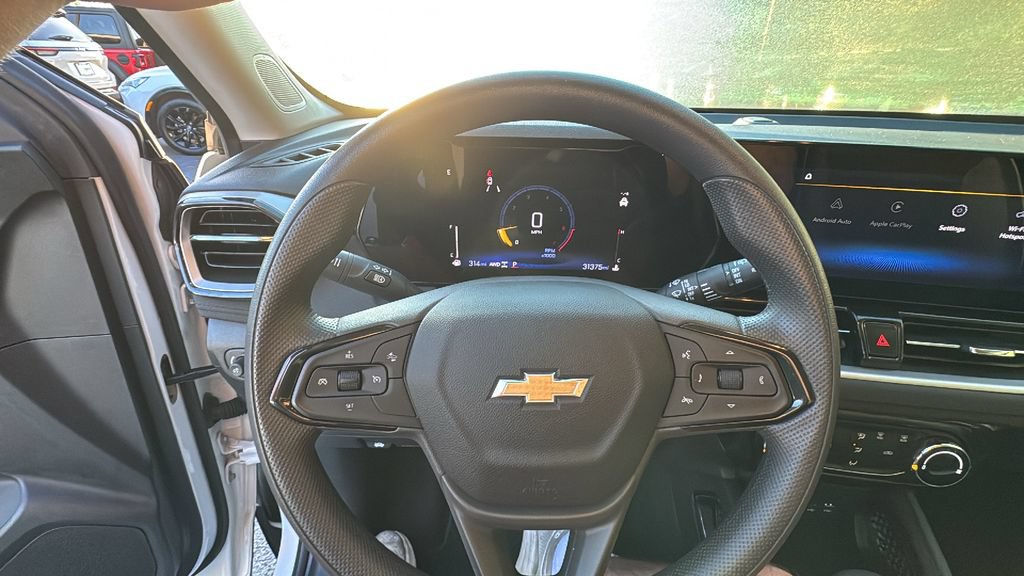Used 2025 Chevrolet TrailBlazer LT AWD/4WD image 14