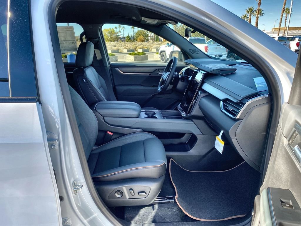 New 2026 GMC Acadia AT4 w/ Luxury Package image 42