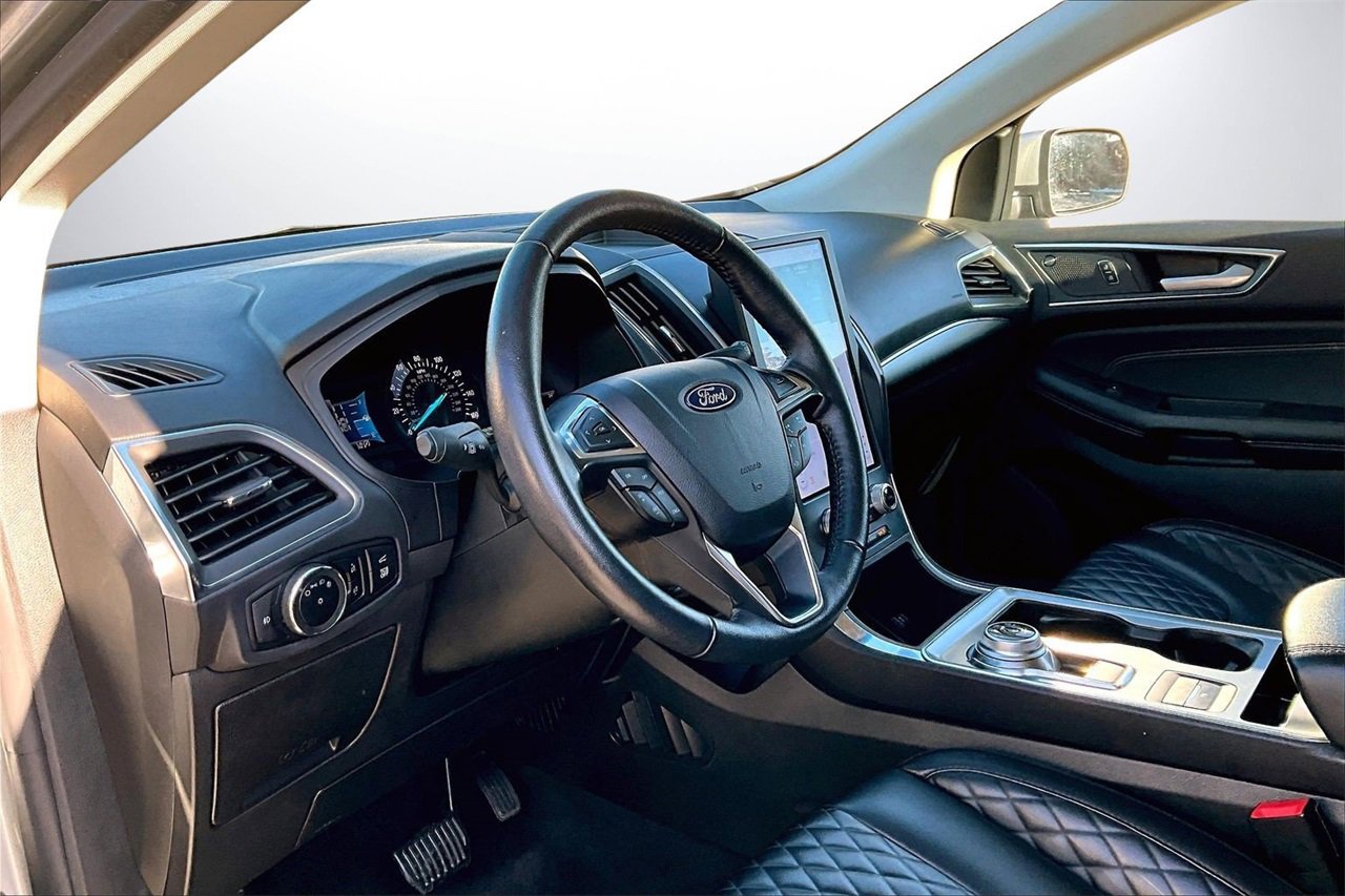 Used 2024 Ford Edge Titanium image 18