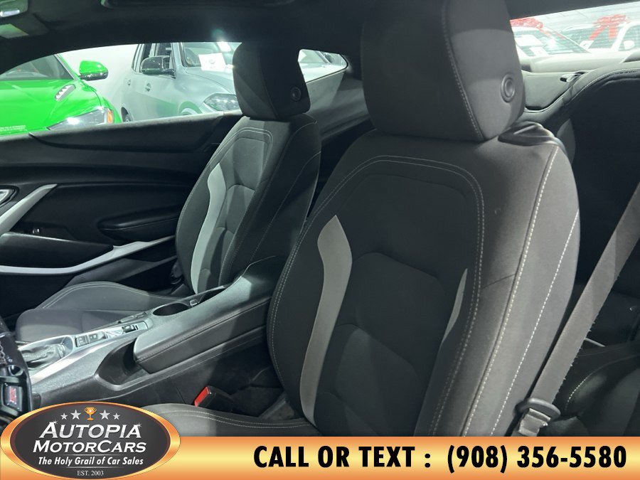 Used 2019 Chevrolet Camaro SS w/ Black Appearance Package RWD image 10