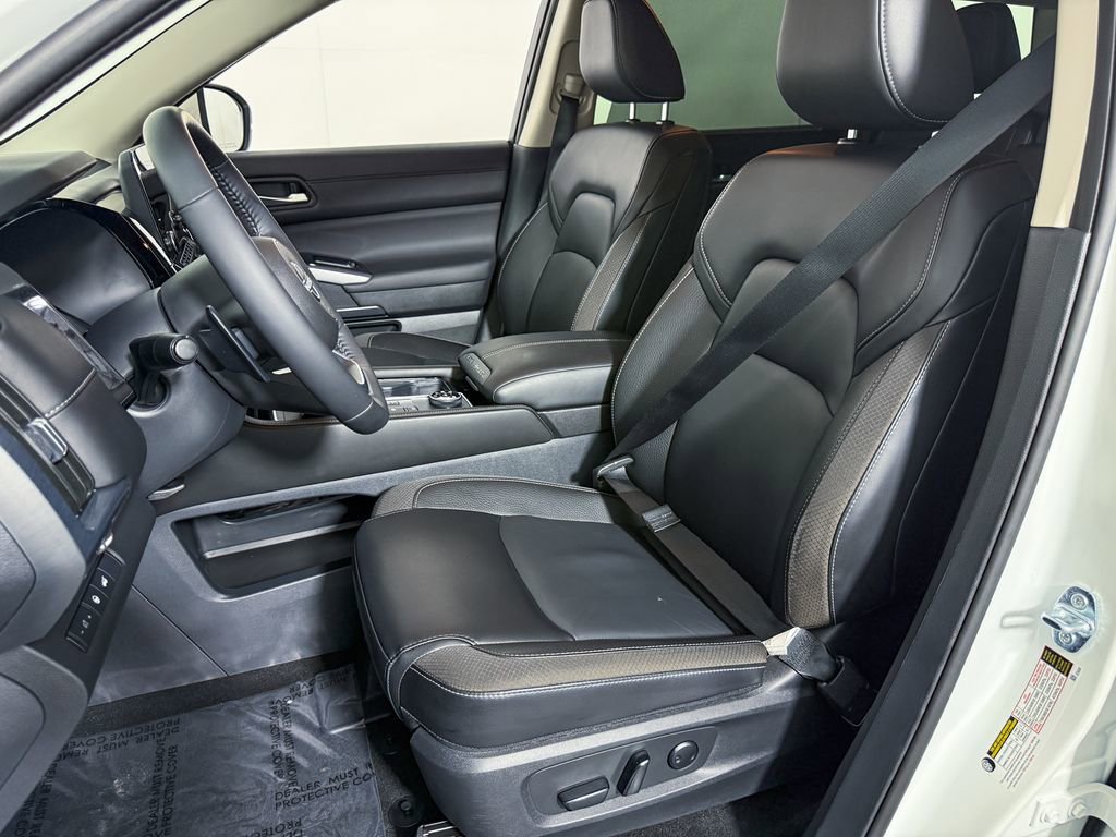 Certified 2024 Nissan Pathfinder SL image 39