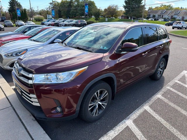 Used 2017 Toyota Highlander Plus AWD/4WD image 3