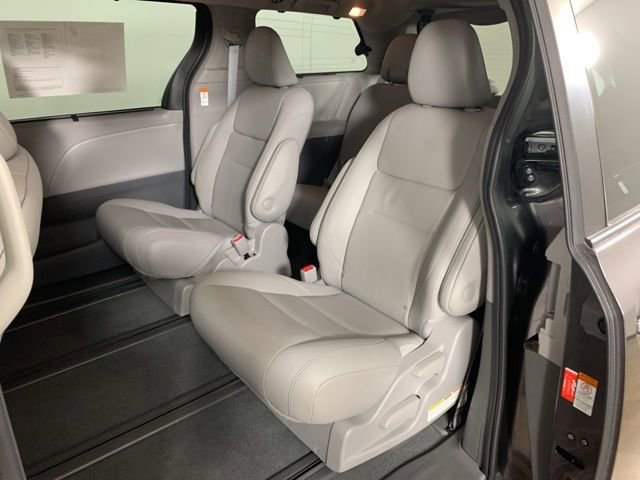 Used 2020 Toyota Sienna XLE Premium AWD/4WD image 32