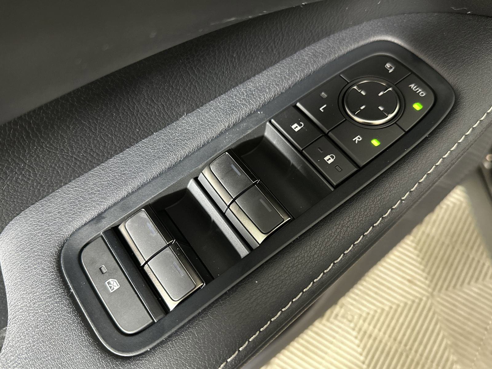 Used 2025 Lexus RX 350h w/ Convenience Package image 11