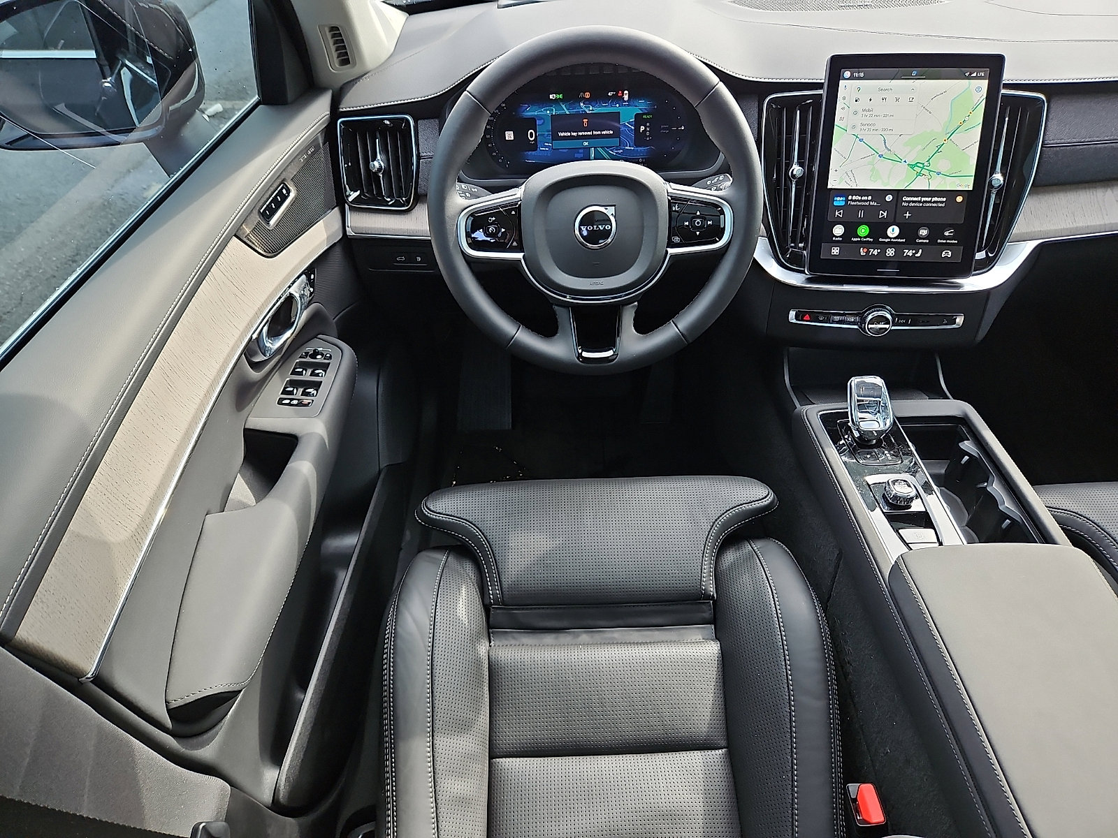 Certified 2025 Volvo XC90 T8 Ultra w/ Protection Package Premier image 11