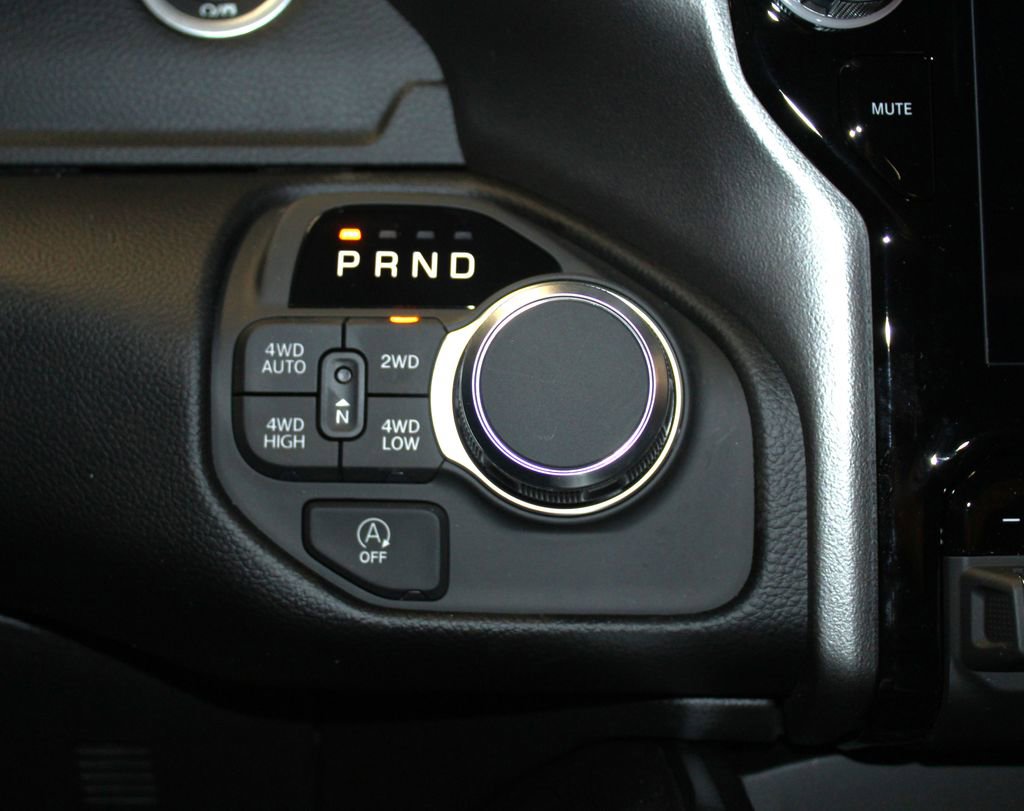 New 2026 RAM 1500 4x4 Crew Cab image 11