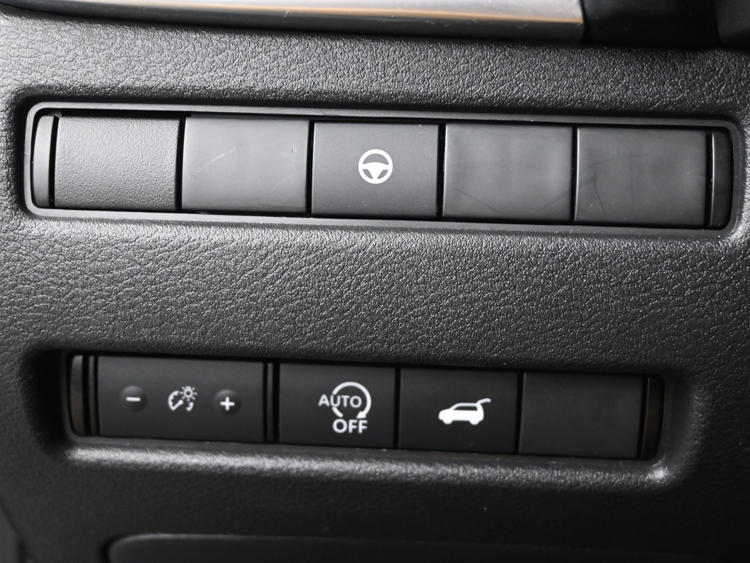 Used 2024 Nissan Rogue SV image 12