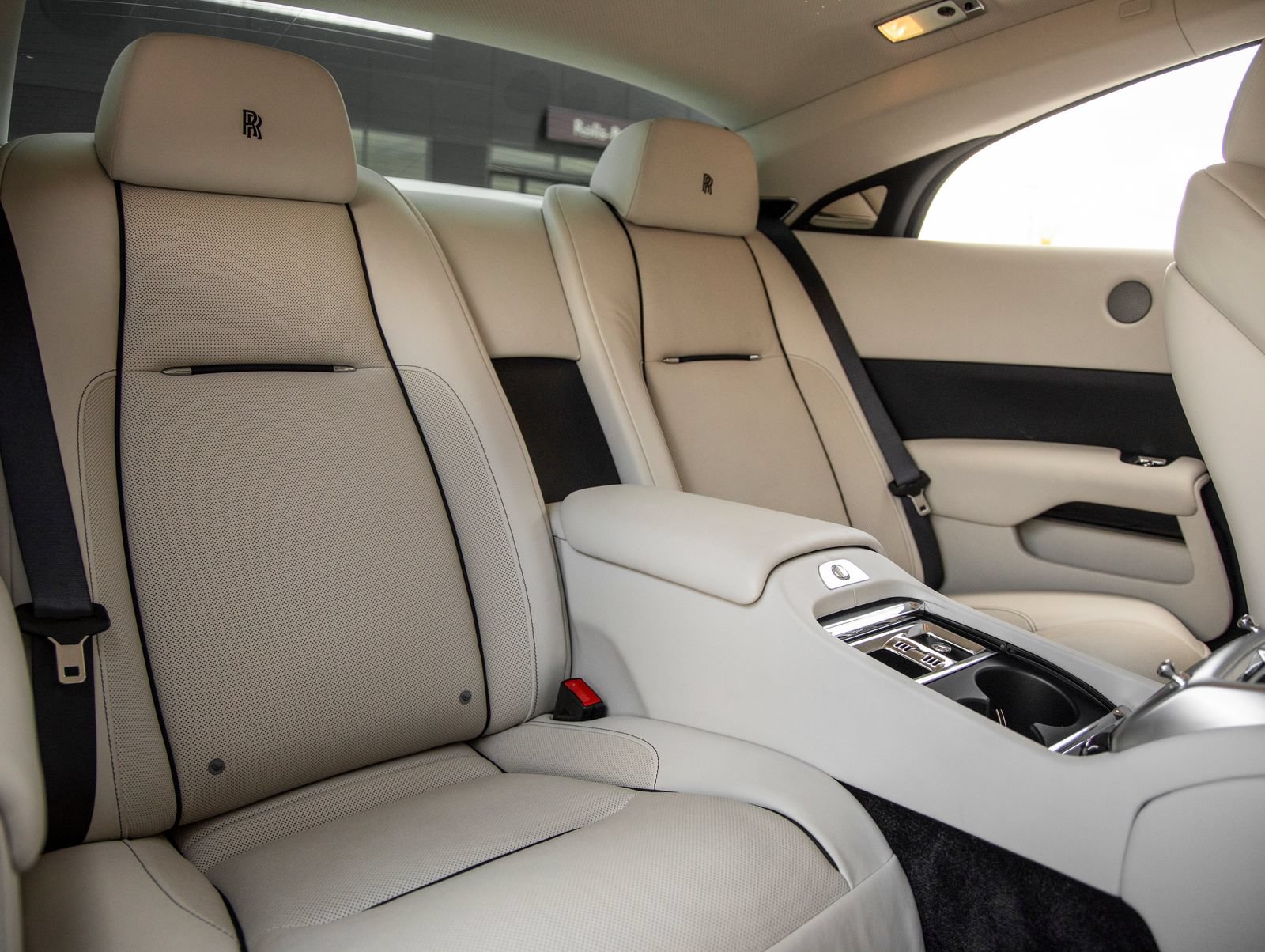 Used 2018 Rolls-Royce Wraith RWD image 40