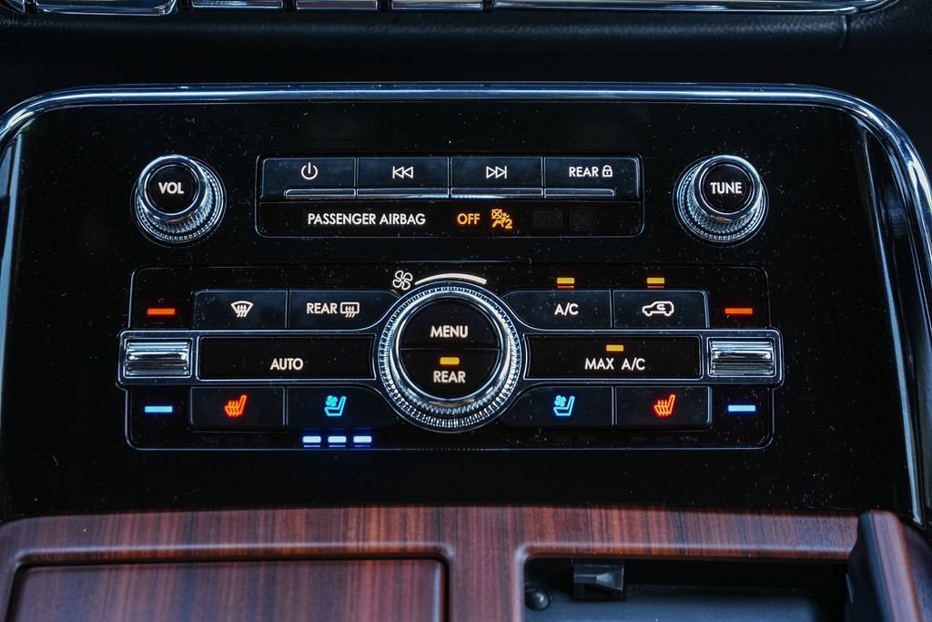 Certified 2024 Lincoln Navigator Premiere AWD/4WD image 18