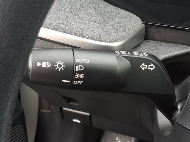 Certified 2025 Nissan Kicks SV image 18