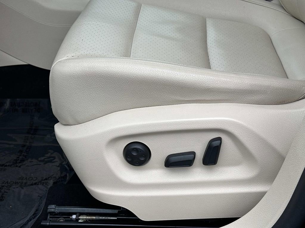 Used 2016 Volkswagen Tiguan SE image 26