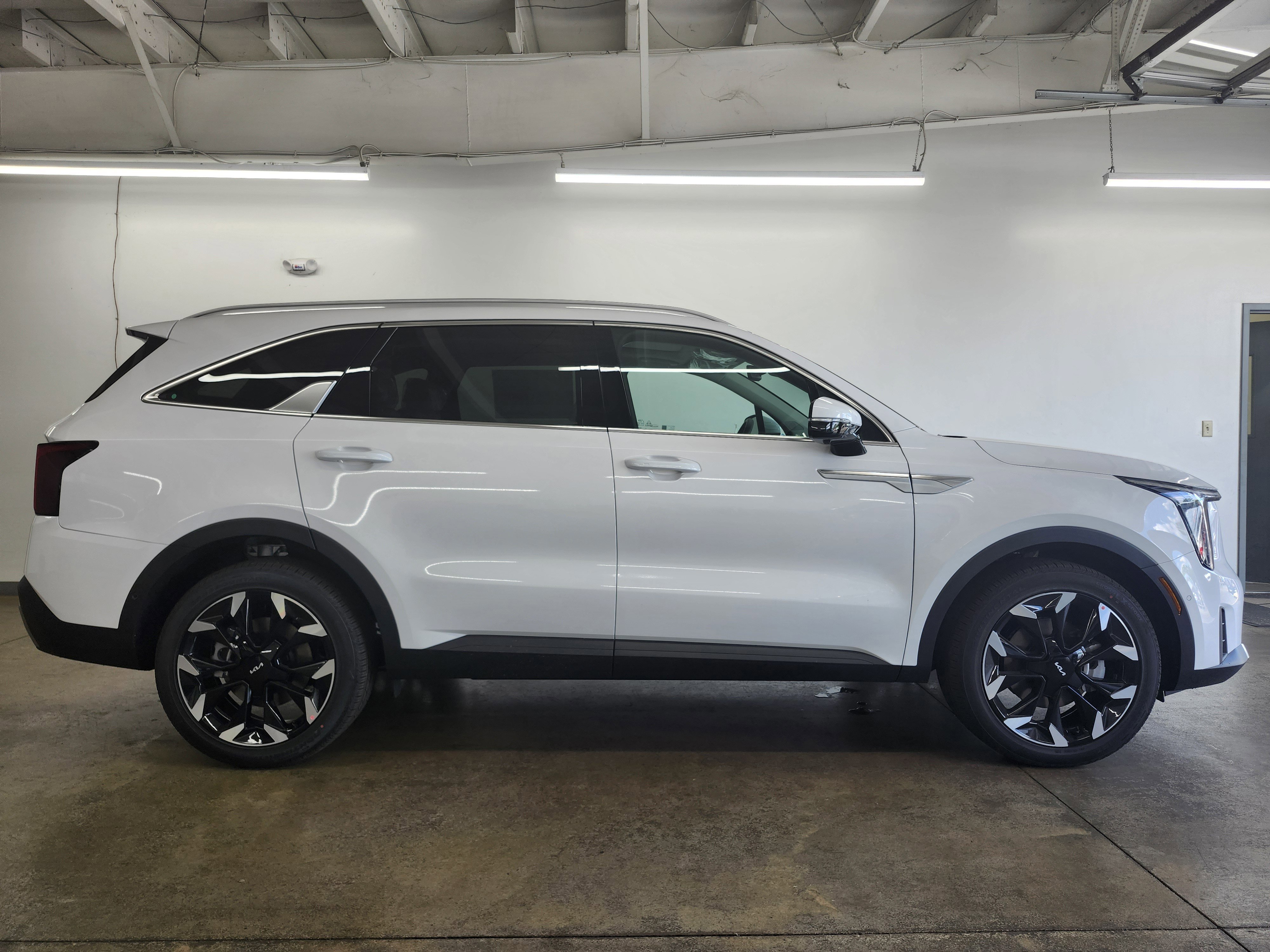 New 2025 Kia Sorento SX FWD image 2