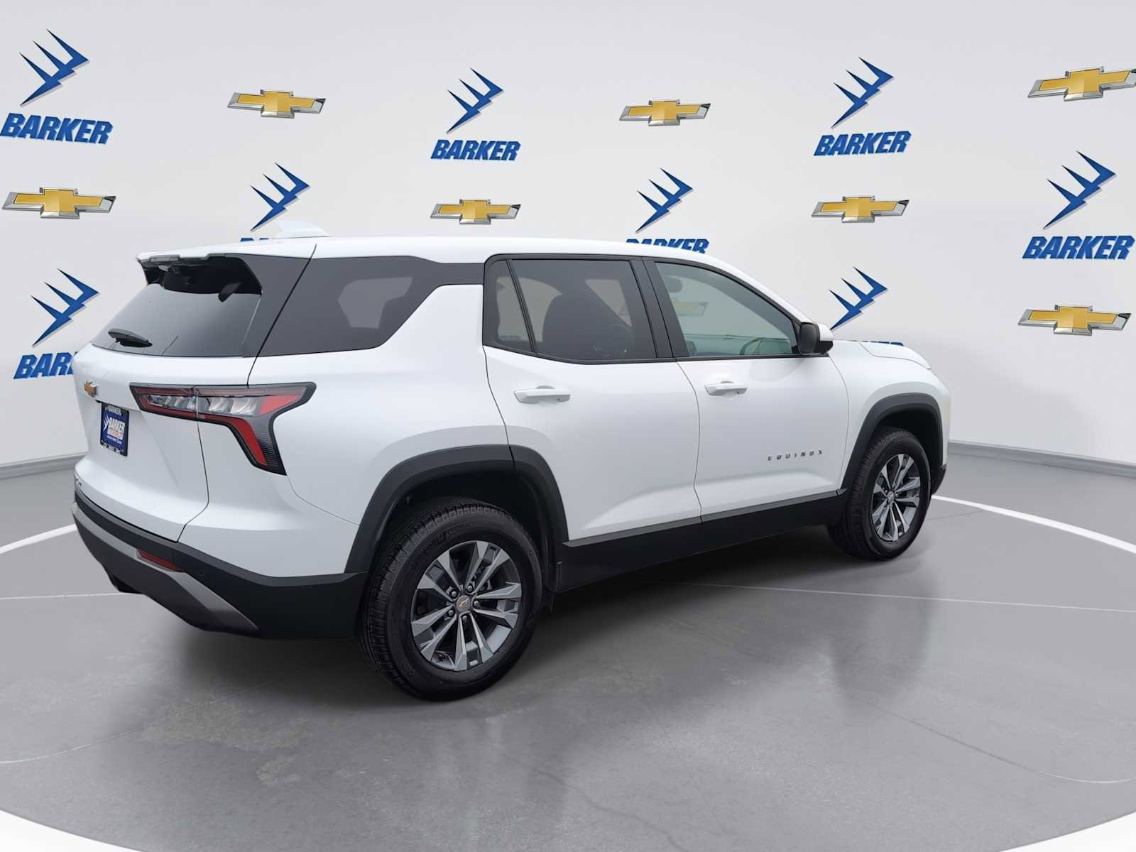 Used 2025 Chevrolet Equinox LT w/ Safety and Technology Package image 8