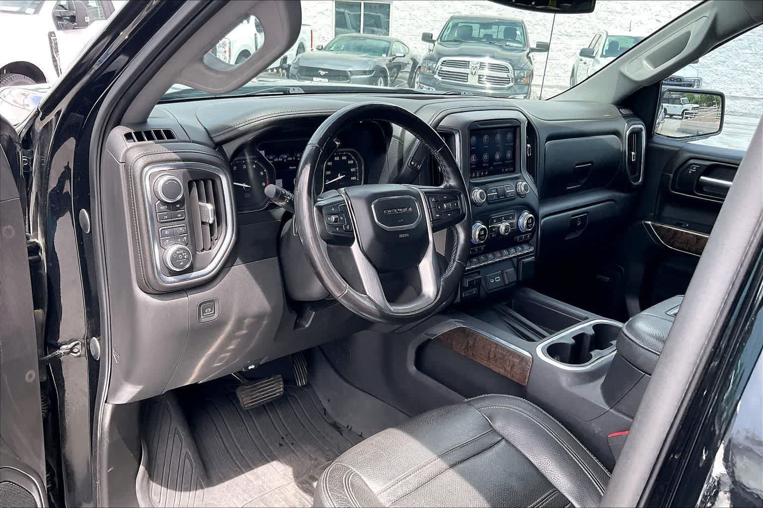 Used 2022 GMC Sierra 1500 Elevation w/ Preferred Package AWD/4WD image 2
