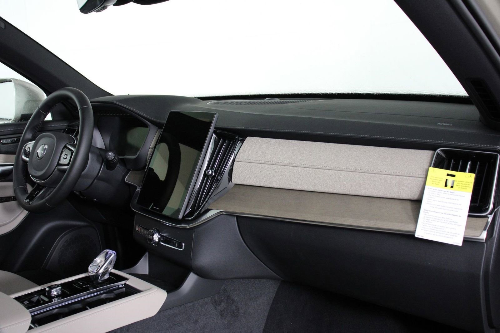 New 2026 Volvo XC90 T8 Plus w/ Protection Package Premier image 9