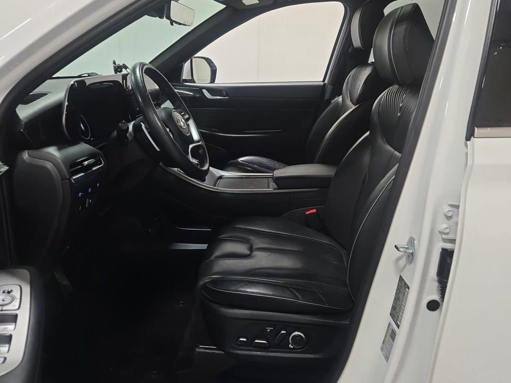 Used 2023 Hyundai Palisade Calligraphy image 8