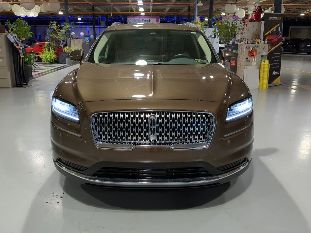 Used 2022 Lincoln Nautilus AWD w/ Premium Package image 3