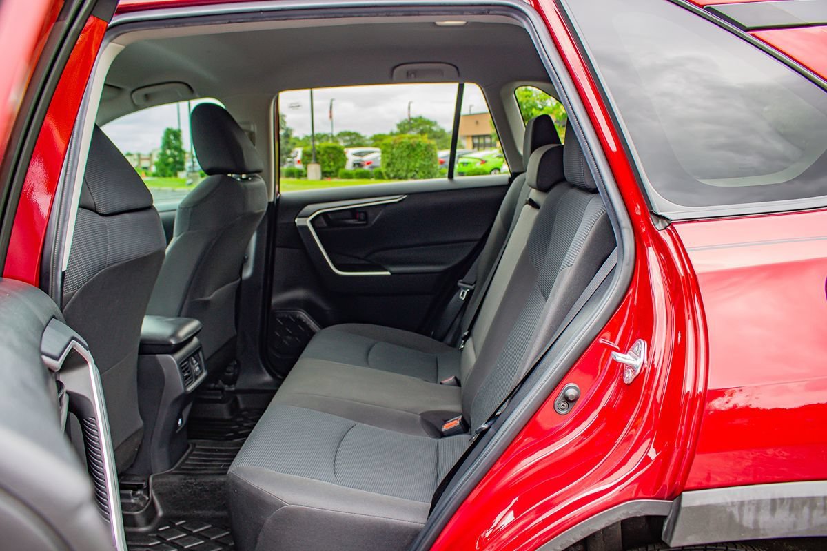 Used 2022 Toyota RAV4 LE AWD/4WD image 14