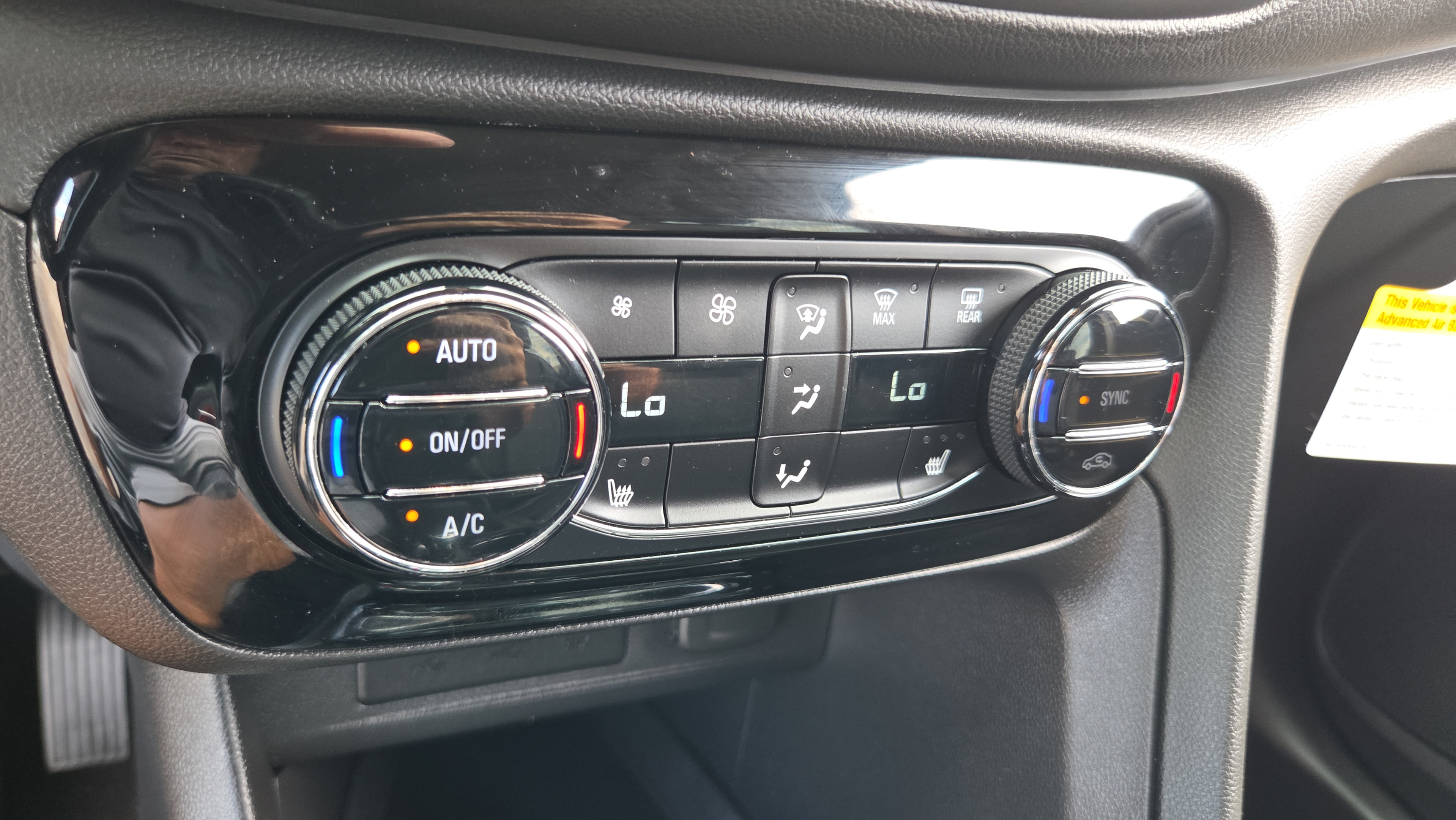 Used 2023 Buick Encore GX Essence w/ Experience Buick Package FWD image 21