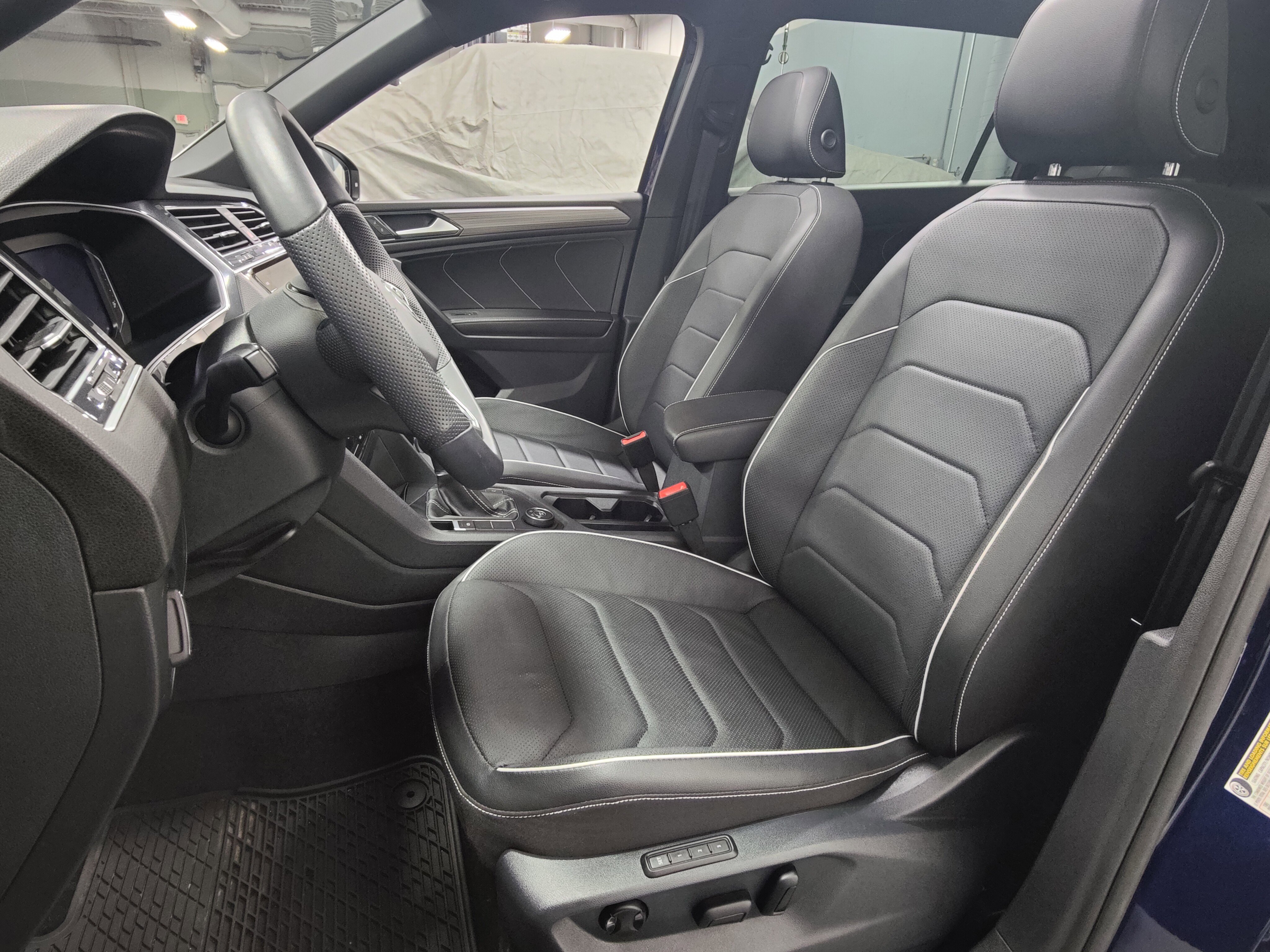 Used 2024 Volkswagen Tiguan SEL R-Line image 21