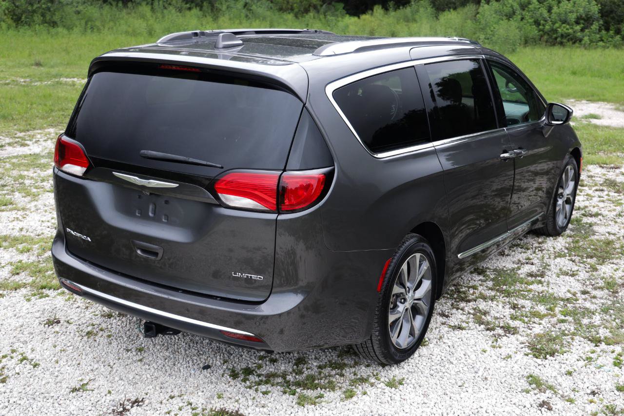 Used 2017 Chrysler Pacifica Limited w/ Advanced Safetytec Group FWD image 12