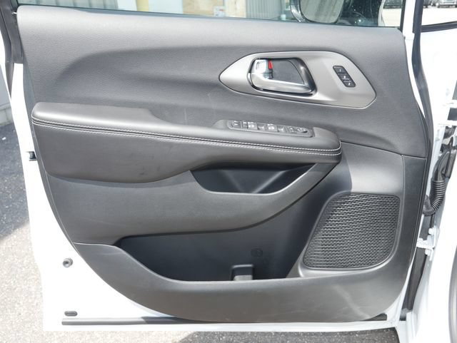 New 2027 Chrysler Pacifica Limited w/ S Appearance Package AWD/4WD image 15
