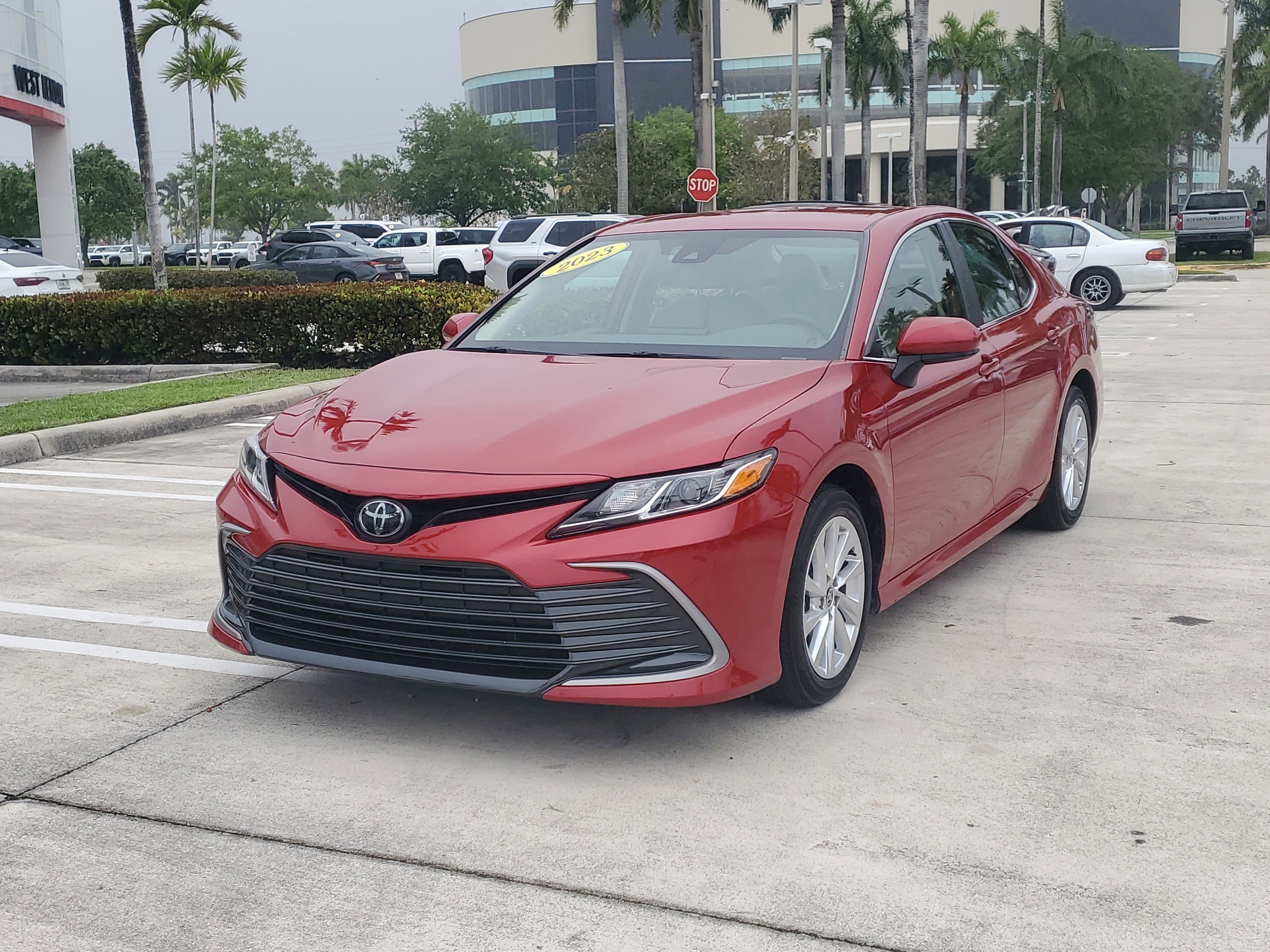 Used 2023 Toyota Camry LE image 7