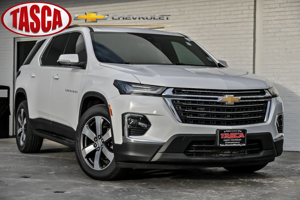 Used 2023 Chevrolet Traverse LT w/ LT Premium Package AWD/4WD image 1