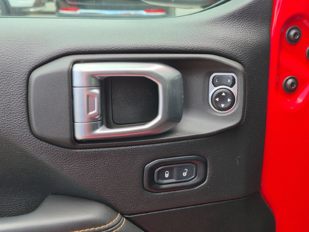 Used 2024 Jeep Wrangler Unlimited Sahara w/ Technology Group AWD/4WD image 12