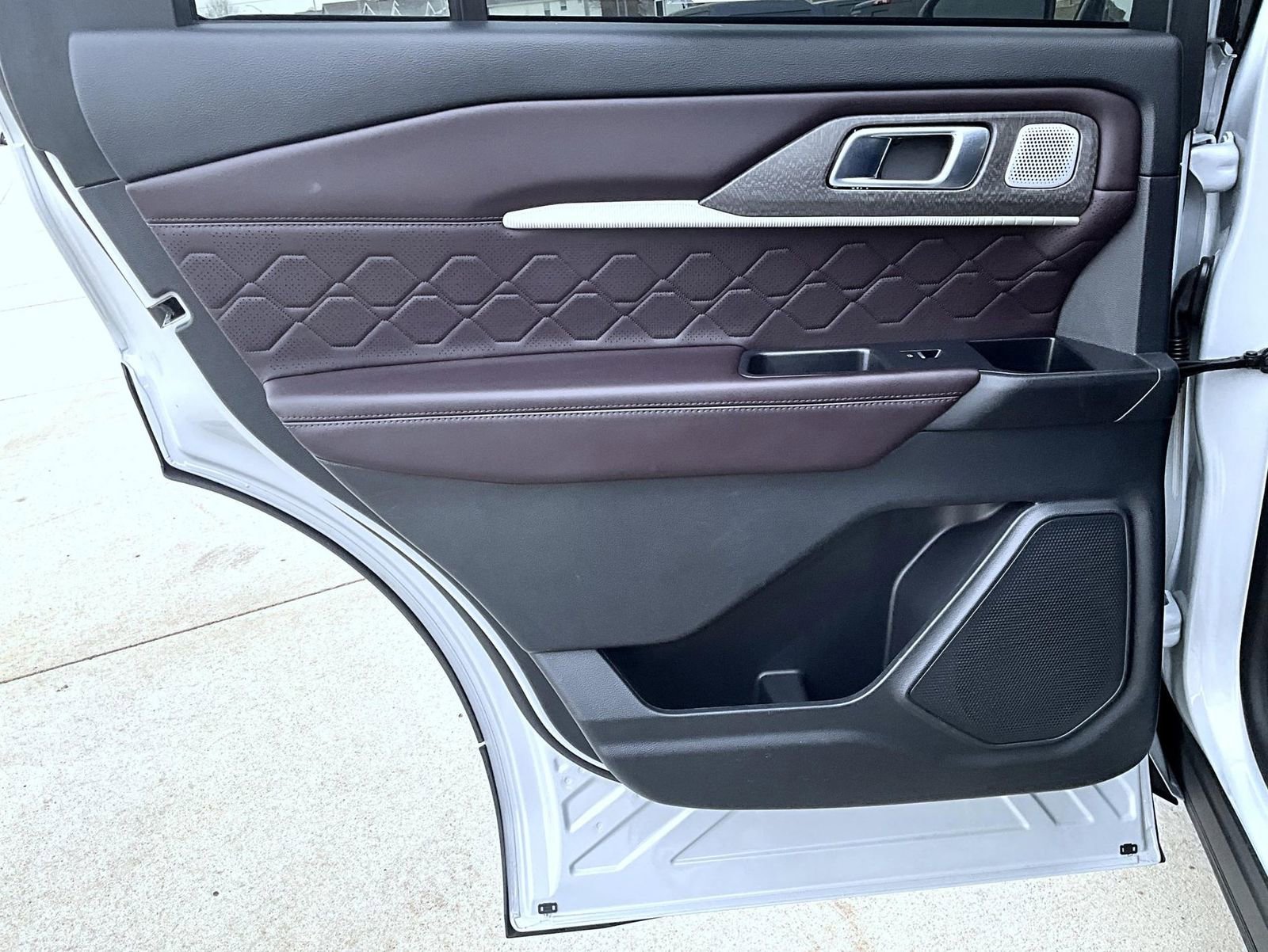 Used 2025 Ford Explorer Platinum w/ LUX Leather Package image 24