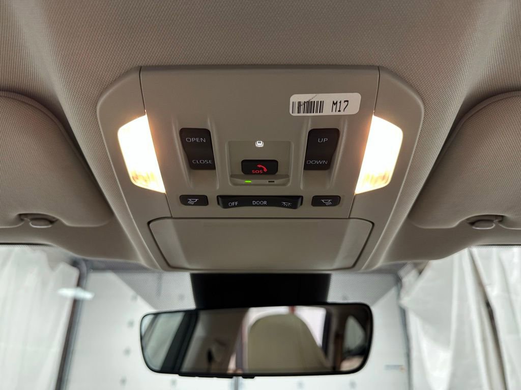 Used 2025 Toyota Highlander XLE image 43