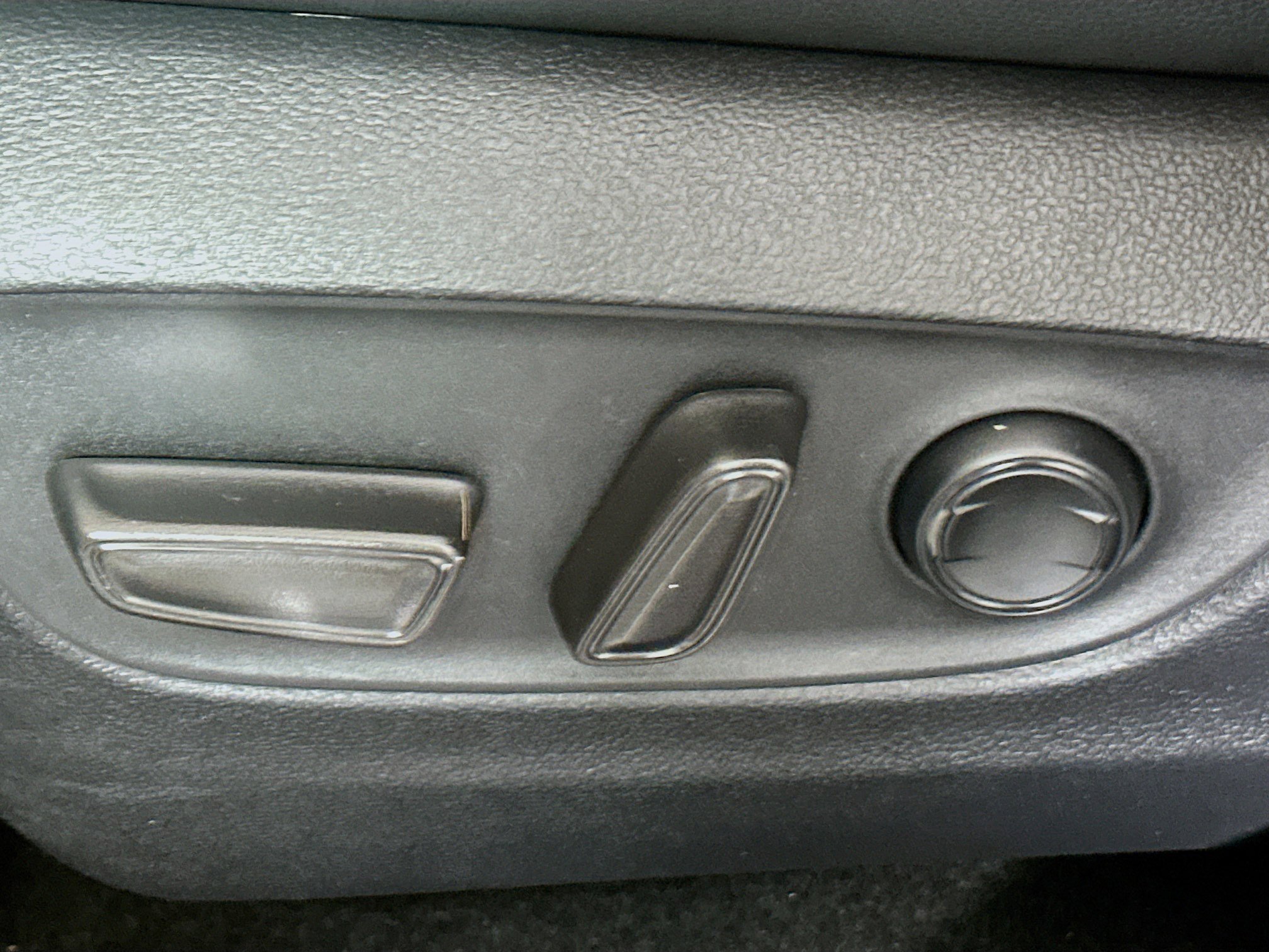 Used 2023 Toyota Highlander XLE image 13