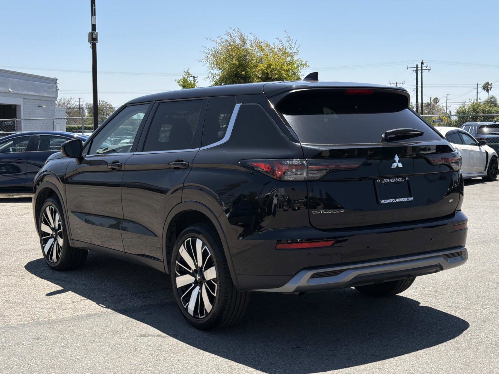 Used 2025 Mitsubishi Outlander SE FWD image 7