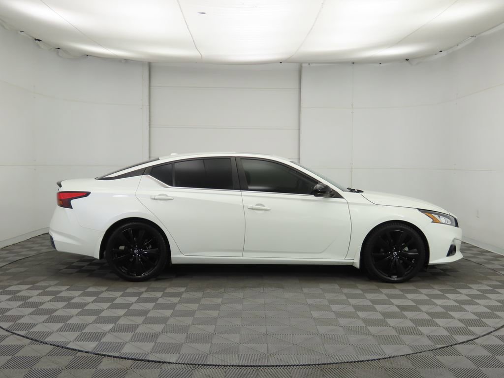 Used 2022 Nissan Altima 2.5 SR w/ Midnight Edition Package image 4