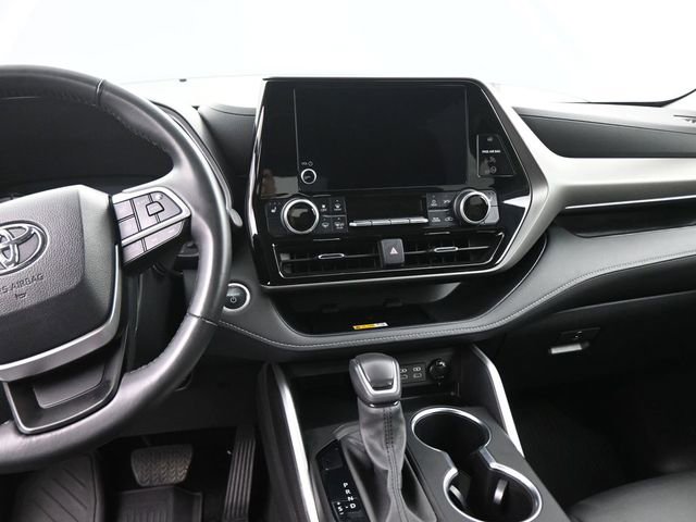 Used 2024 Toyota Highlander XLE image 25