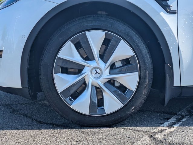 Used 2021 Tesla Model Y Long Range AWD/4WD image 22