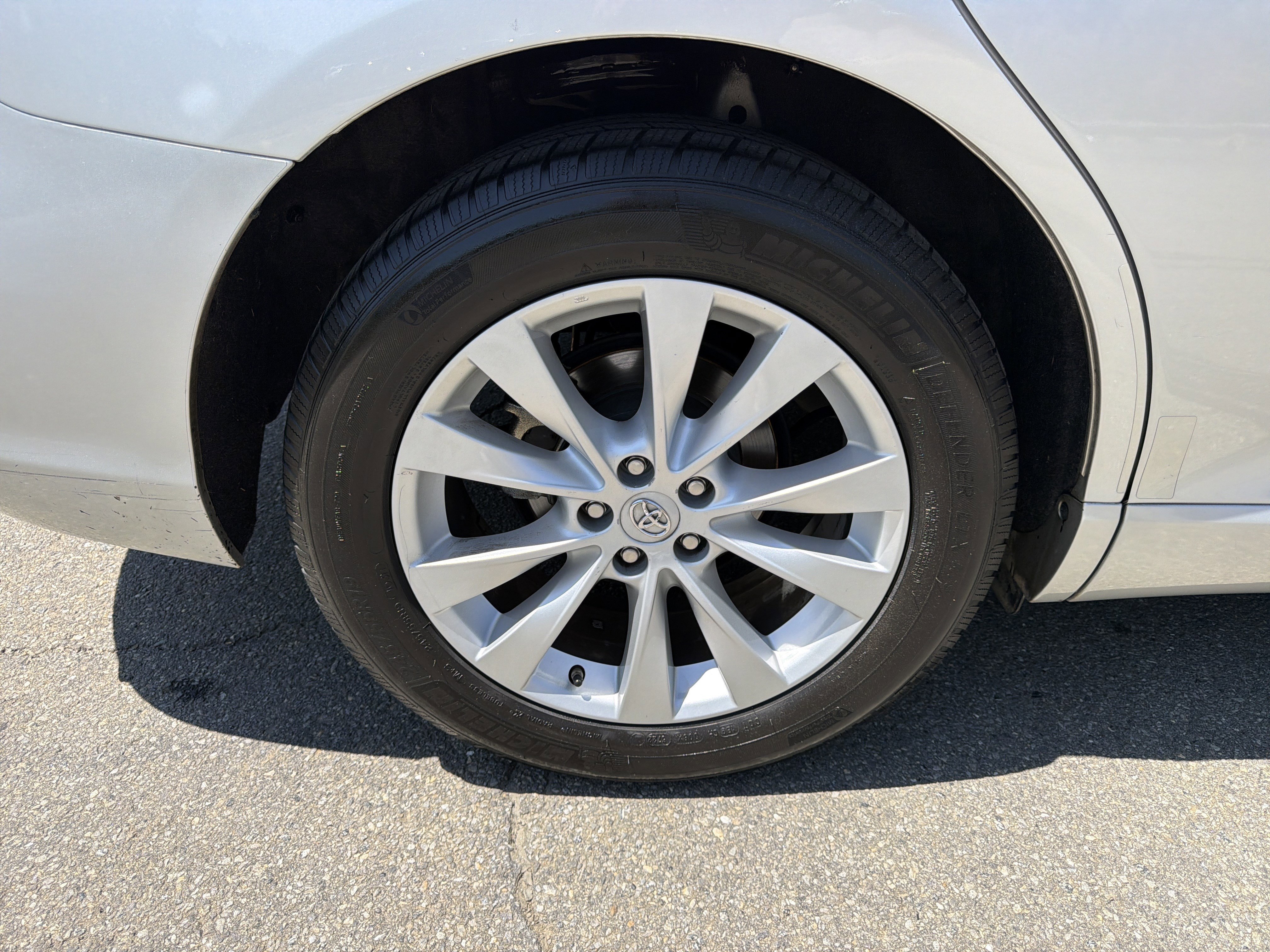 Used 2013 Toyota Venza XLE image 17
