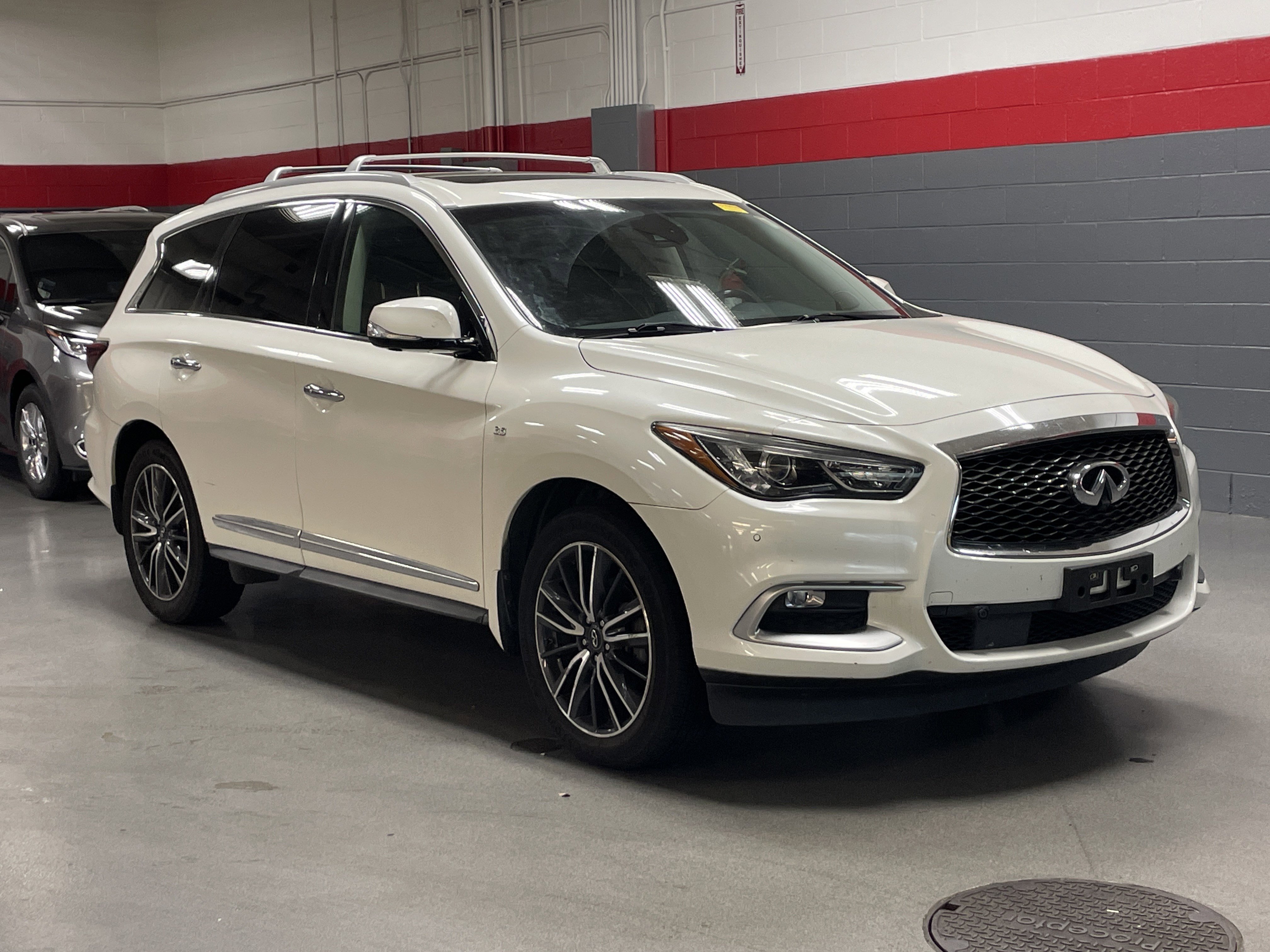 Used 2016 INFINITI QX60 Luxe w/ Deluxe Technology Package AWD/4WD video 2