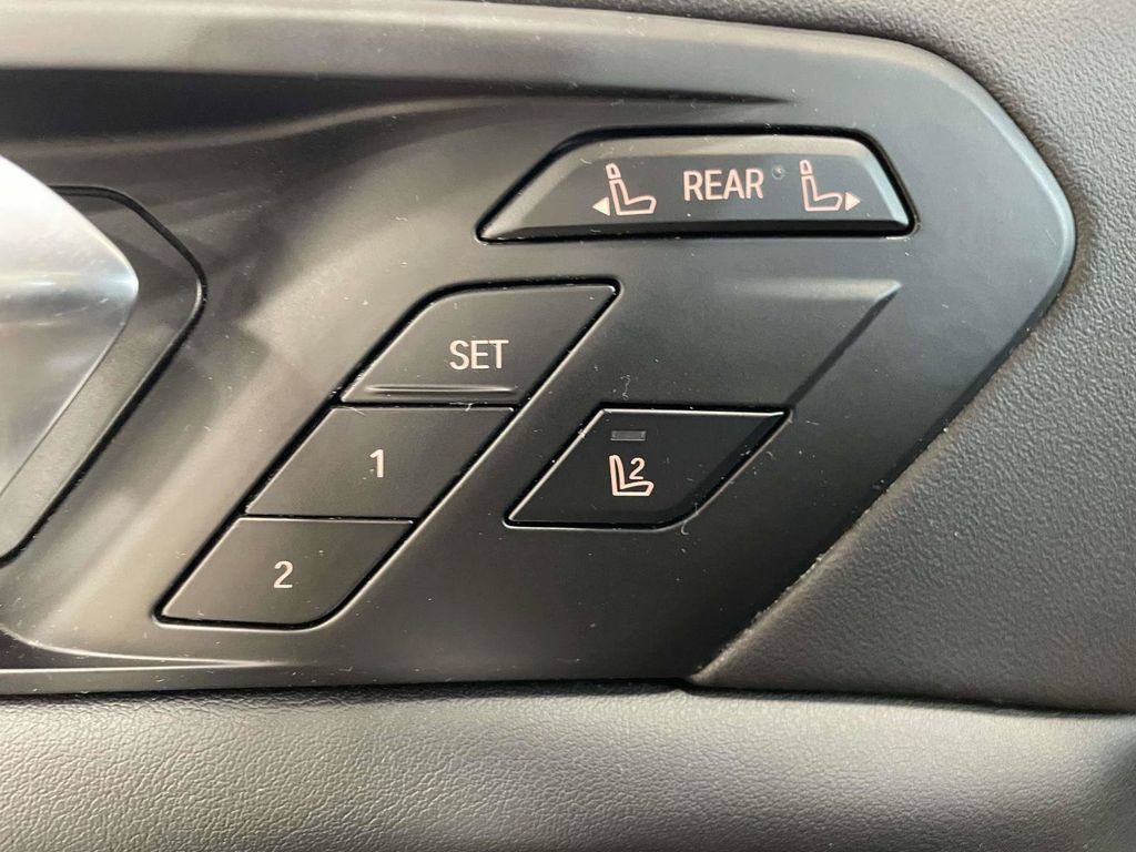 Used 2024 BMW X7 xDrive40i AWD/4WD image 16