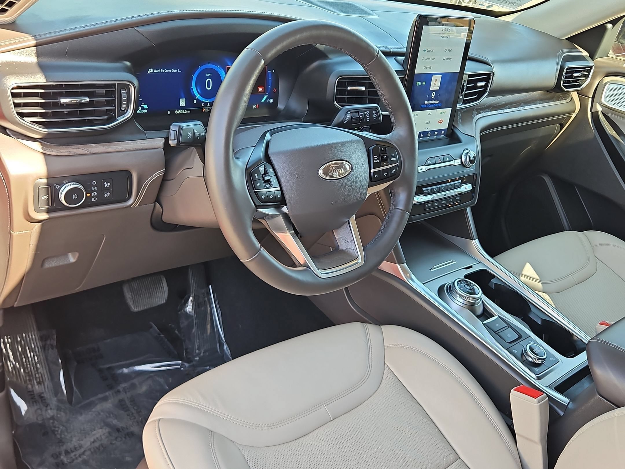 Used 2020 Ford Explorer Platinum w/ Premium Technology Package AWD/4WD image 13