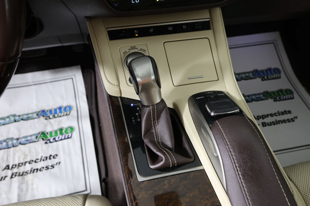 Used 2016 Lexus ES 300h w/ Luxury Package w/Wood Trim FWD image 39